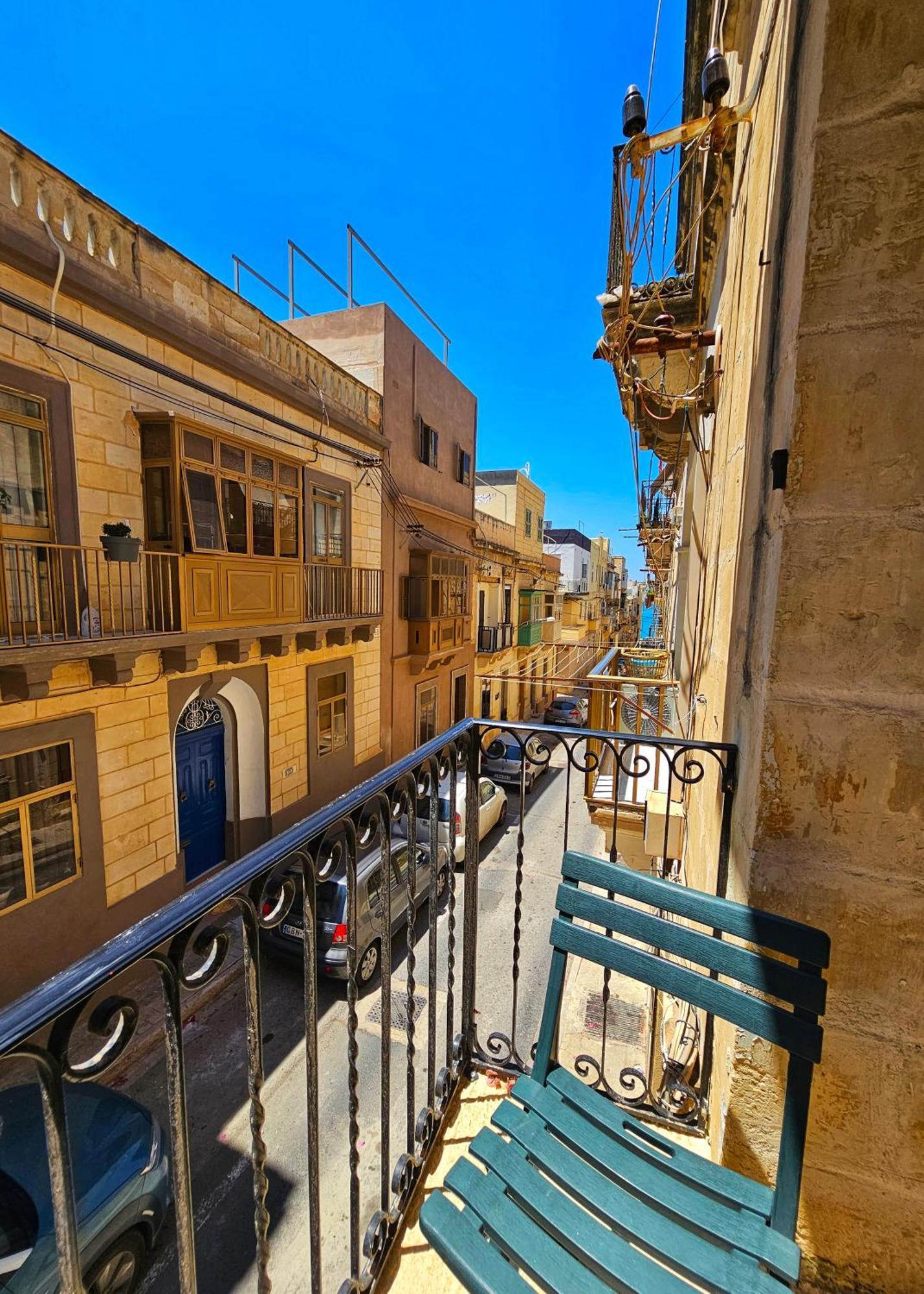 Dar Garigor Apartment Cospicua Bagian luar foto
