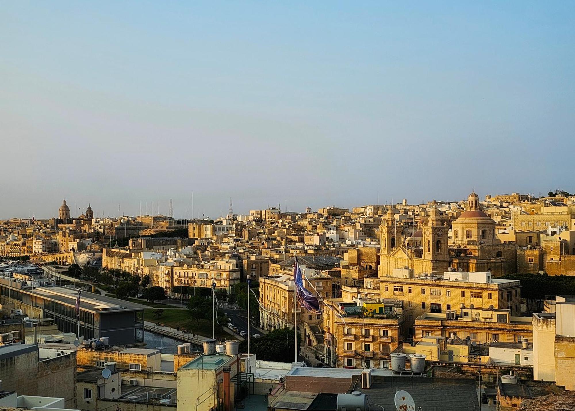 Dar Garigor Apartment Cospicua Bagian luar foto